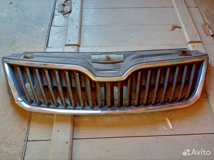 Skoda Rapid - суппорт радиатора, бампер, фара