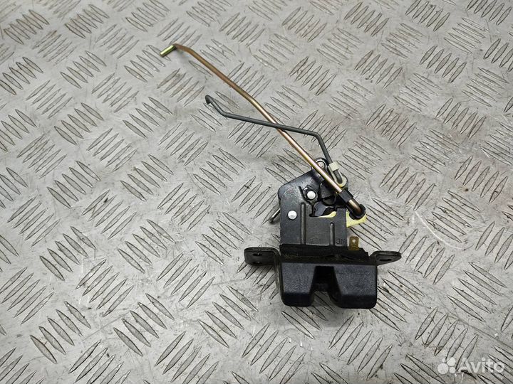 Замок крышки багажника Hyundai Tucson 2005