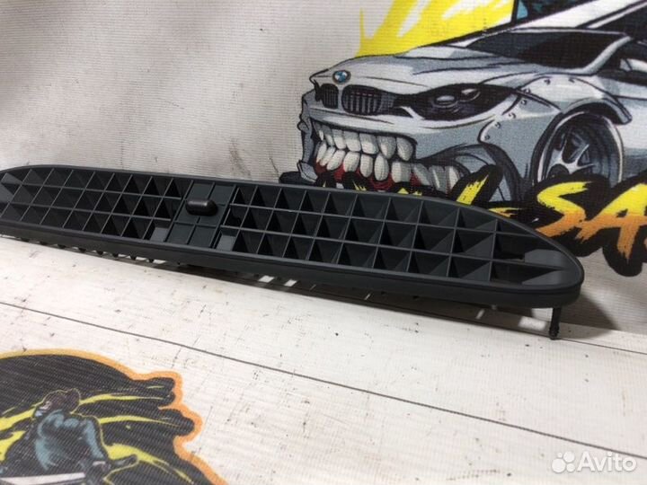 Вентеляционная решетка передняя Audi A4 B5 APS