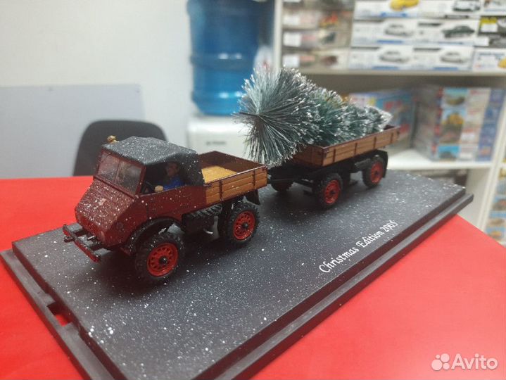 Mercedes Unimog Christmas Edition 2005 1:43 Schuco