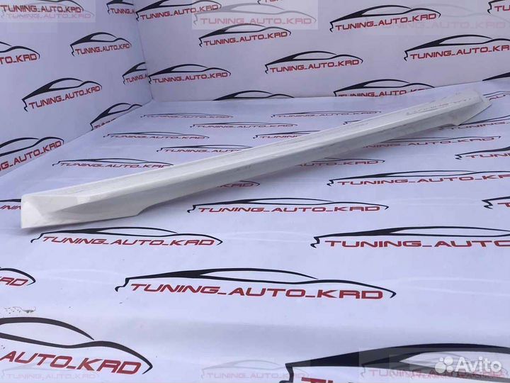 Спойлер под стекло Toyota Land Cruiser 200 X3051