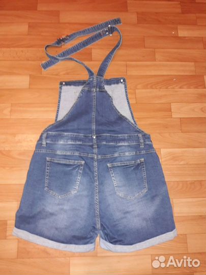 Джинсовый полукомбинезон разм.50