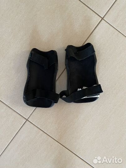 Футбольные щитки