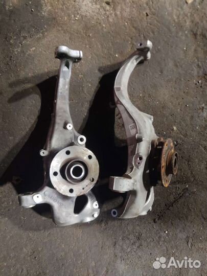 Кулак поворотный левый Audi A8 D4