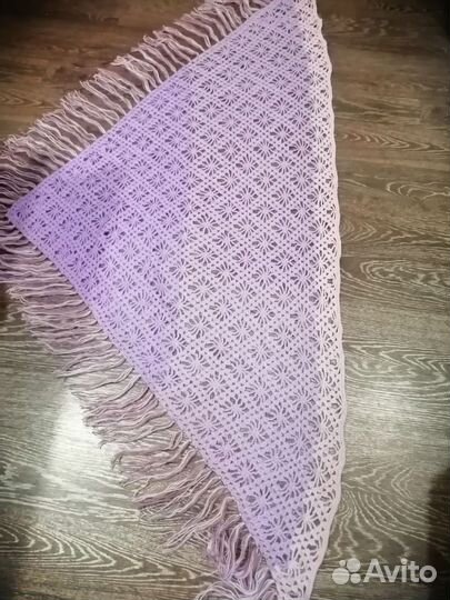 Вязаный палантин ручной работы