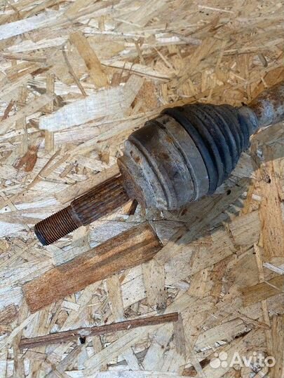 Полуось (привод) передняя левая Renault Logan