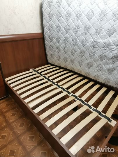 Кровать с матрасом 140х200