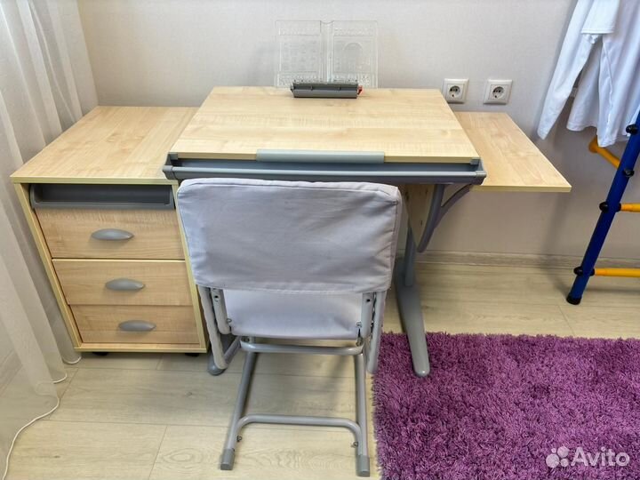 Парта растущая 75 см, фирма Дэми, стул