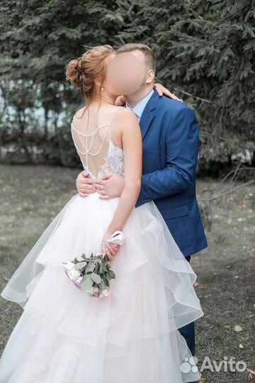 Свадебное платье со шлейфом