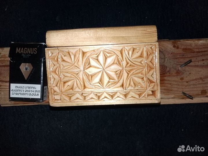 Шкатулка резная ручной работы