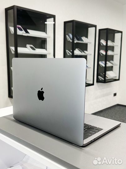 MacBook Pro 13 2018 Touch Bar 16/256 gb кредит