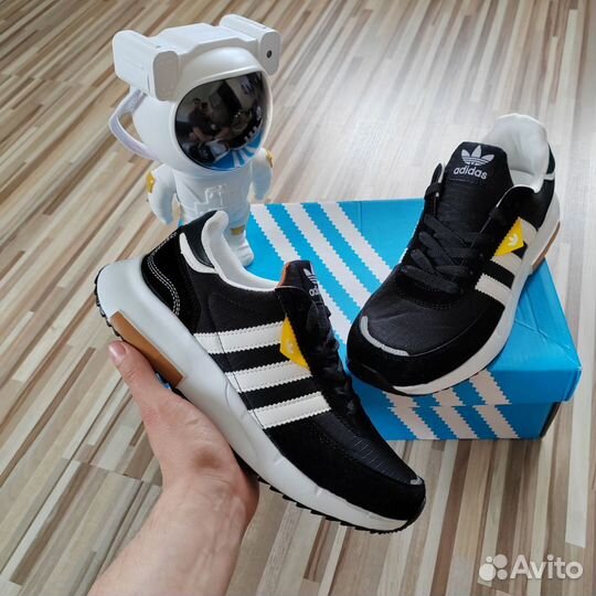 Кроссовки adidas retropy