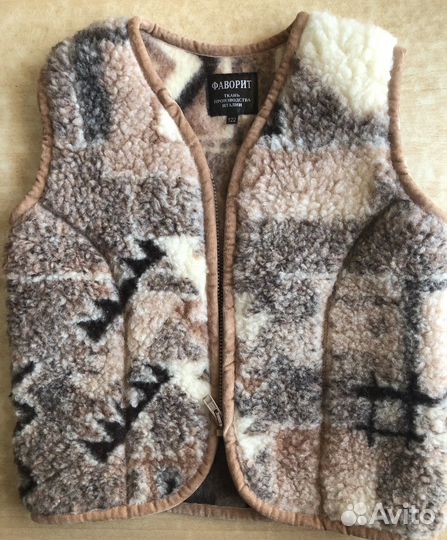 Тёплая жилетка на ребенка