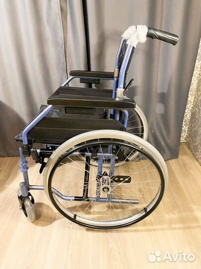 Кресло-коляска для инвалидов
