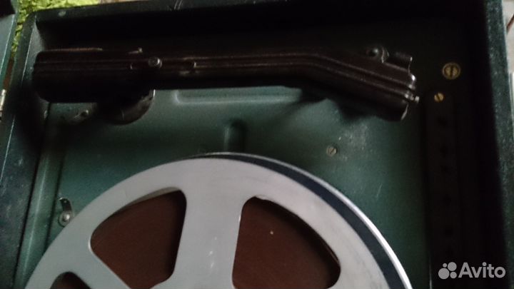 Магнитофон-электрофон.