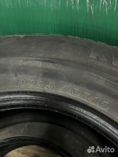 Kumho I'Zen Stud Snow KW11 235/70 R16