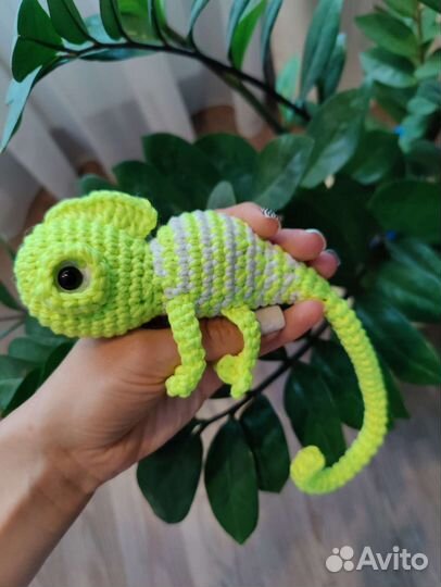 Игрушка хамелеон светящийся в темноте