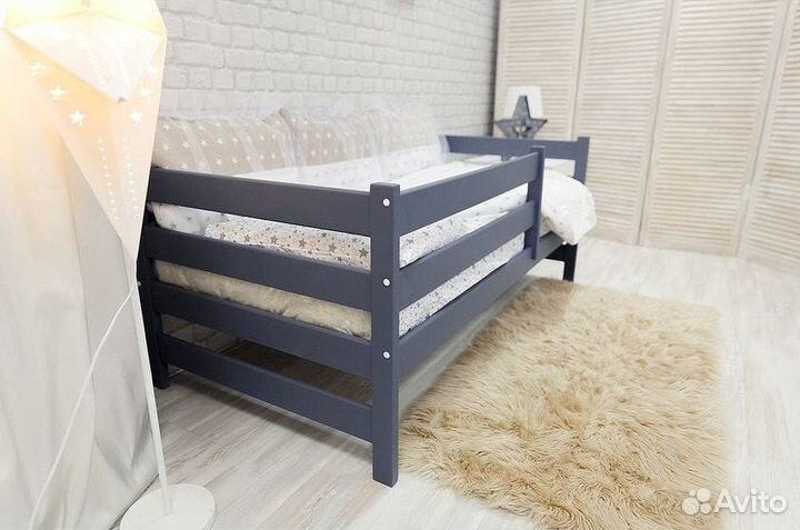 Детская кровать из массива натурального дерева