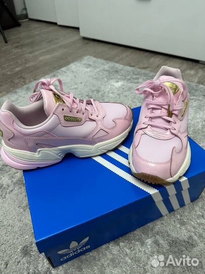 Кроссовки женские adidas originals falcon розовые