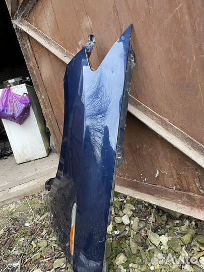 Крыло переднее левое