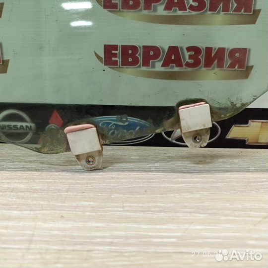 Стекло двери переднее правое Honda Domani 1999