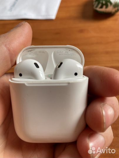 Apple airpods 1 поколения