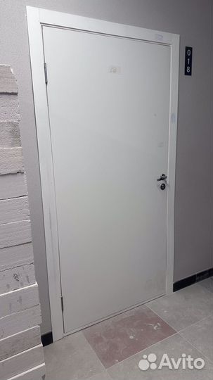 Дверь белая новая