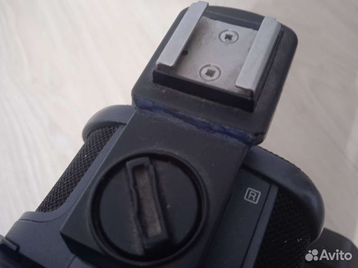 Профессиональная кассетная видеокамера Sony fx1-e