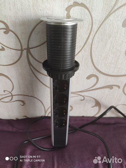 Розетка встраиваемая и выдвижная в стол