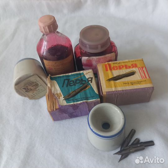 Чернильница, перья номер 19 и 23, чернила. СССР