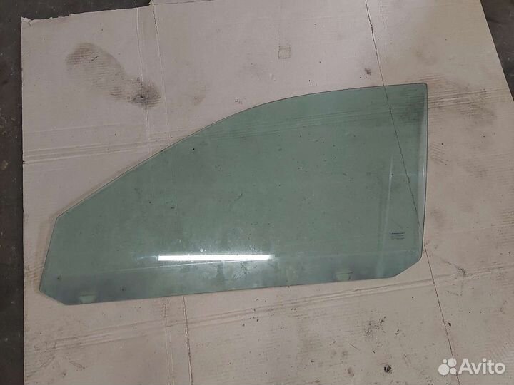 Стeклo передняя левая A4 B5 Ауди А4 б5