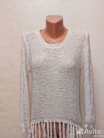 Свитер молочного цвета с бахромой 44-46