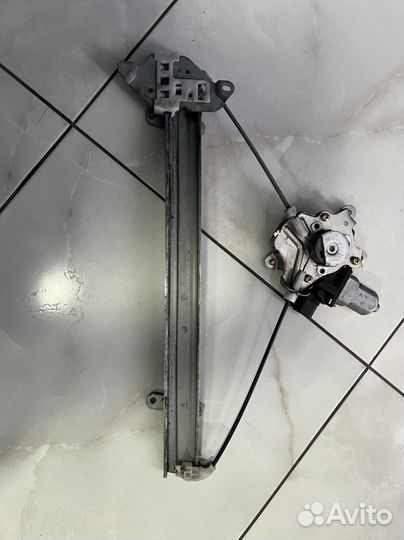 Стеклоподъемник электрический задний правый