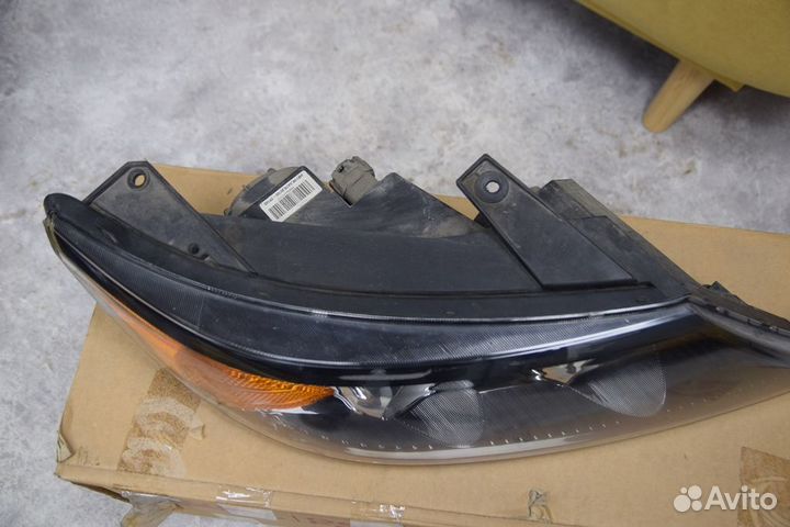 Фара правая Kia Sorento 2 XM 2009-2012