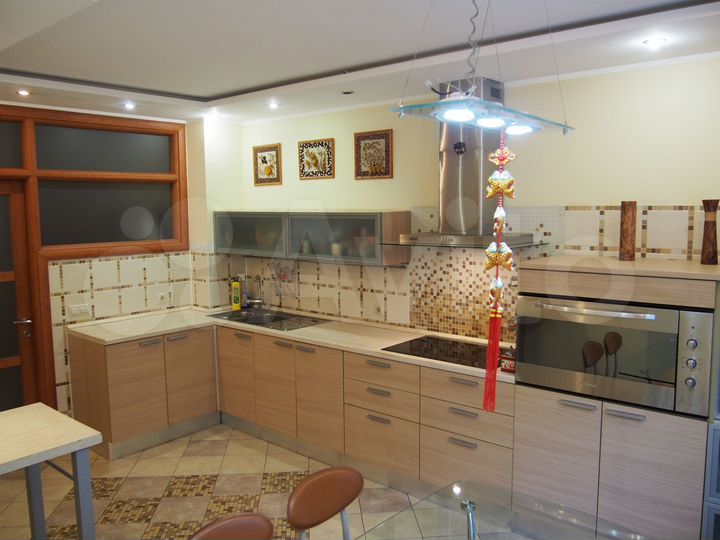 4-к. квартира, 142 м², 2/6 эт.