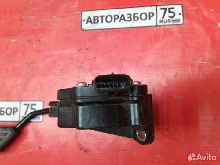Педаль газа Toyota Vitz NCP91 1nzfe 2007