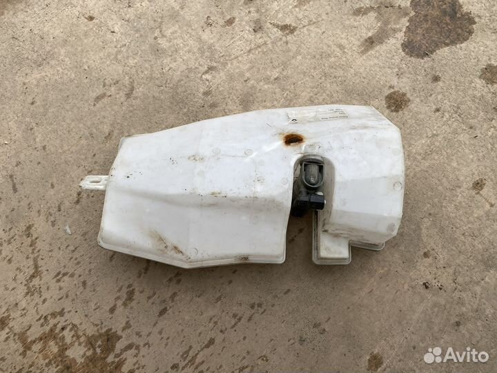 Бачок омывателя Renault Duster