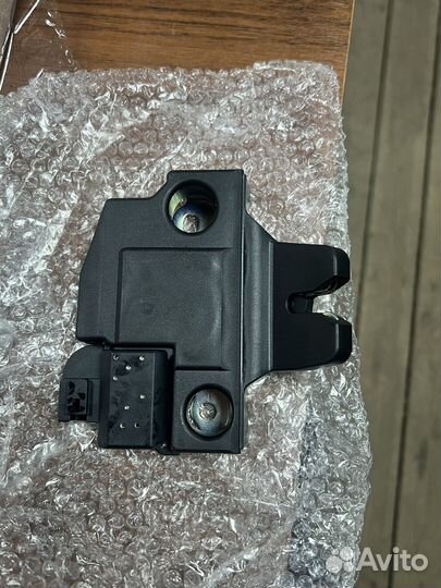 Замок багажника оригинал на Камри 40,55,70,75