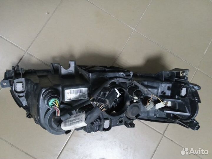 Фара ксеноновая левая Volvo