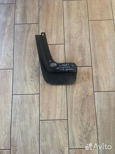 Брызговик задний правый Volkswagen Golf 7 С 2017