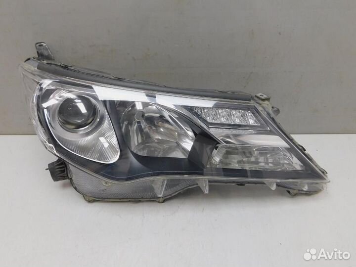 Фара правая Toyota RAV4