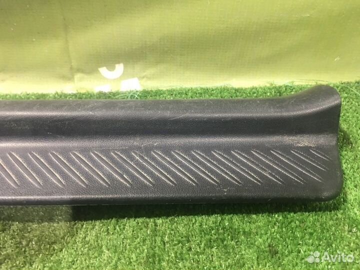 Накладка на порог салона передняя правая Mazda