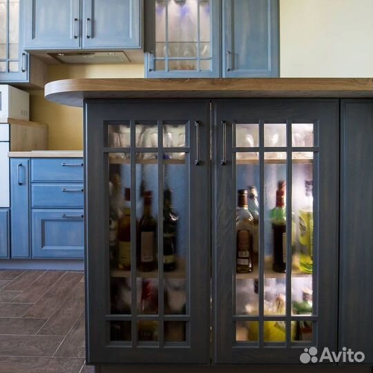 Кухня с барной стойкой