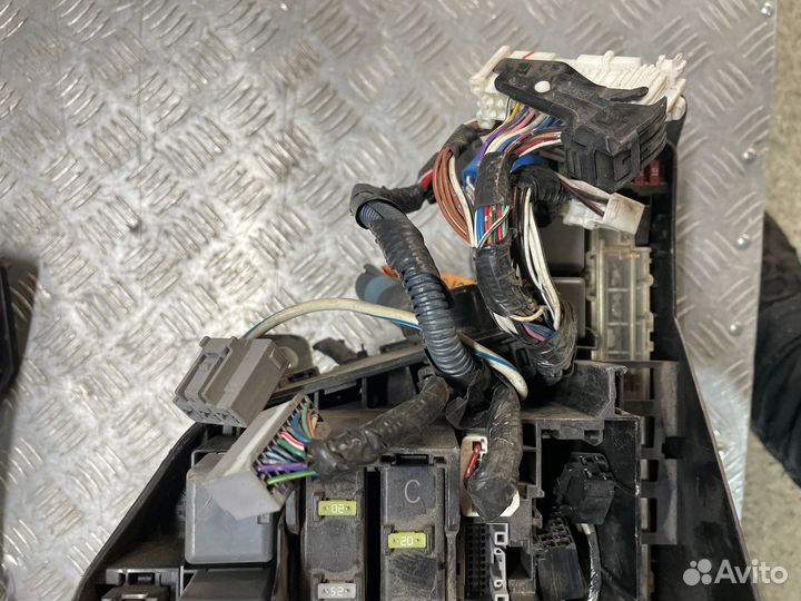 Блок предохранителей Lexus GS 450 (3)