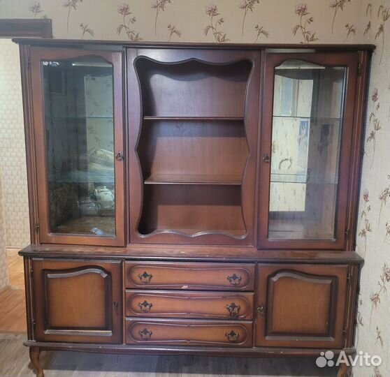 Буфет витрина