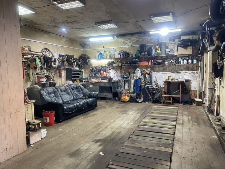 Гараж, > 30 м²