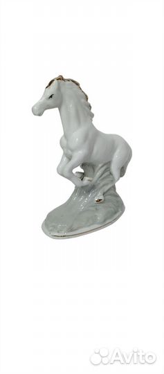 Фарфоровая статуэтка 