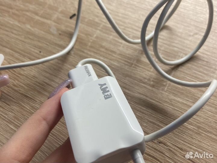 Зарядное устройство на iPhone 4