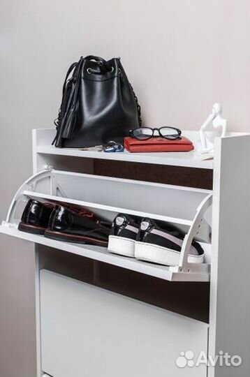 Обувница белая