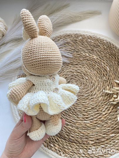 Вязанная игрушка Заяц